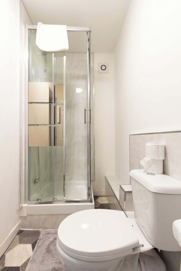 Shower, hair dryer, shampoo