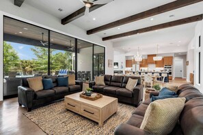 Smart TV, fireplace, video games, stereo - Palm Paradise on Lake LBJ | Concierge Services (Burnet)
