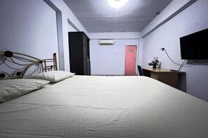 Standard Double Room | Free WiFi, bed sheets