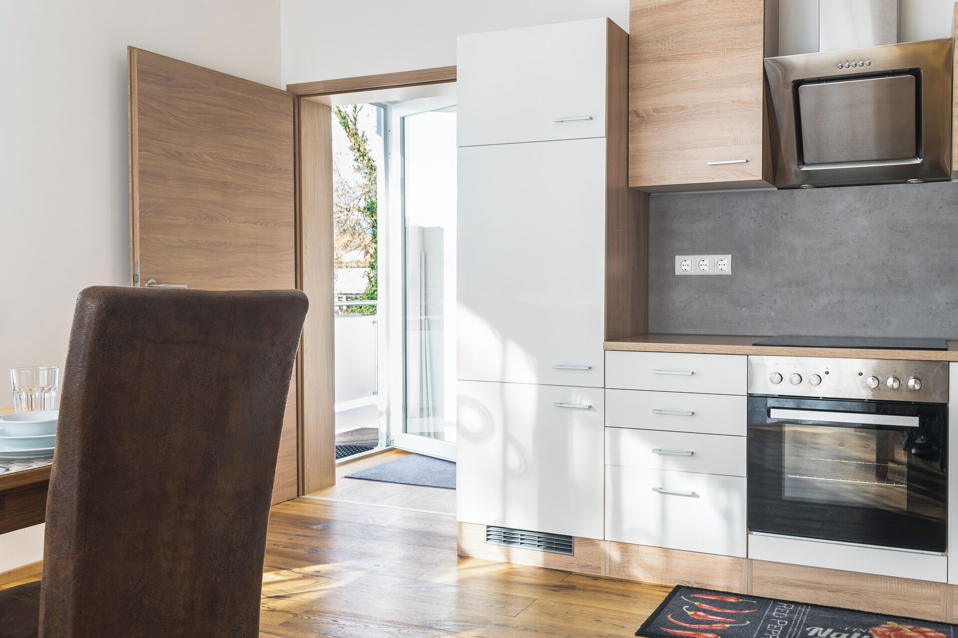 Kjøleskap, kokeplater, kaffetrakter/tekoker og vannkoker