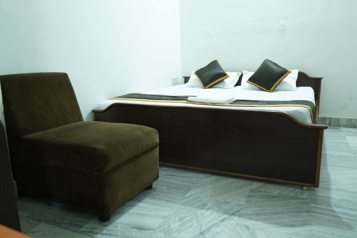 Standard Double Room | WiFi (free), bed sheets