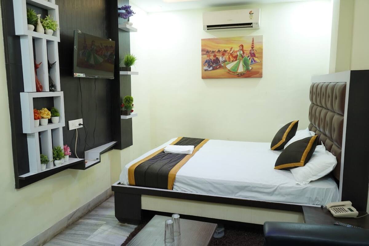 WiFi (free), bed sheets