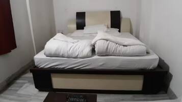 Deluxe Double Room | Free WiFi, bed sheets