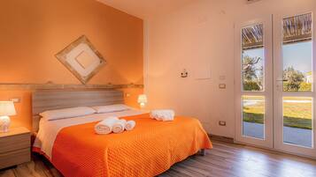 Standard Triple Room | In-room safe, desk, soundproofing, free WiFi