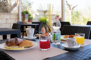 Desayuno buffet incluido todos los días 
