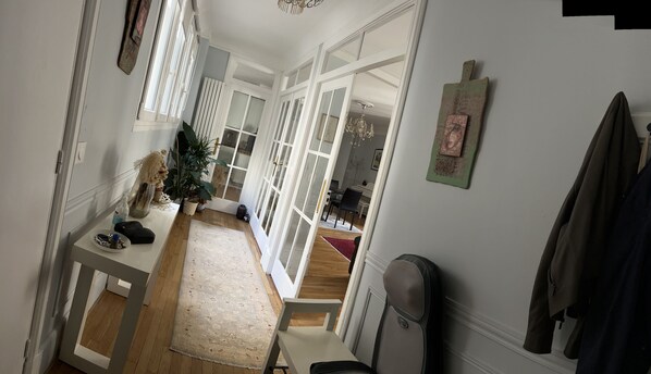 Interior - 2 Bedroom Apartment in Paris (Paris)