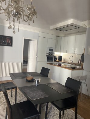 Dining - 2 Bedroom Apartment in Paris (Paris)