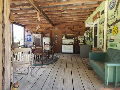 Tranquil Fishing & Nature Retreat!
Minutes from Ga Southern, all of 157 acres!