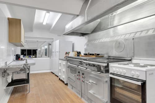 Casa exclusiva | Cocina privada | Tetera eléctrica y periquera