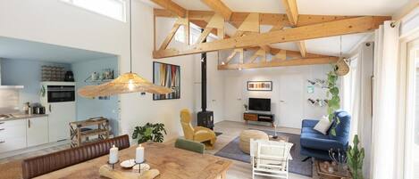 Télévision, cheminée