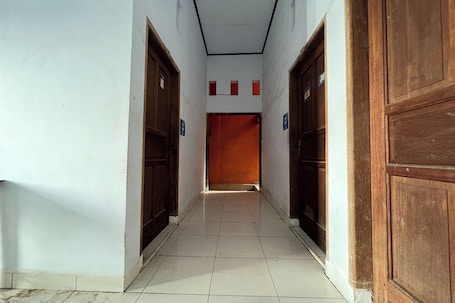 Interior detail. Hotel O Ziza Kost82 Syariah