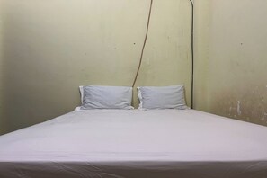 Standard Double Room | Free WiFi, bed sheets