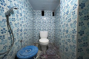 Standard Double Room | Bathroom