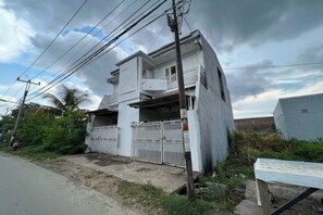 Exterior - Hotel O Ziza Kost82 Syariah (Enrekang)