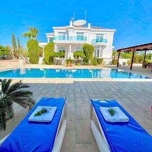 Pool - Palmera Mansion (Λάρνακα)