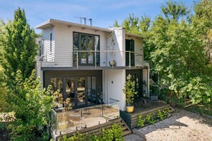 Exterior - LUXVUE Luxury on Lake Daylesford House 2: Perfect for a romantic getaway (Daylesford)