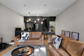 Smart TV, fireplace - LUXVUE Luxury on Lake Daylesford House 2: Perfect for a romantic getaway (Daylesford)