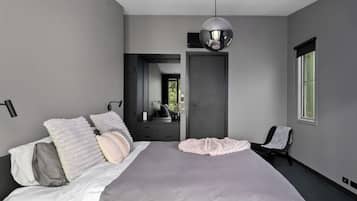 1 habitación, caja de seguridad en la habitación y escritorio