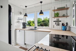 Køleskab, mikrobølgeovn, ovn, kogeplade