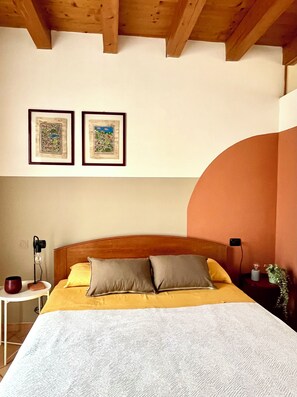 1 bedroom, bed sheets