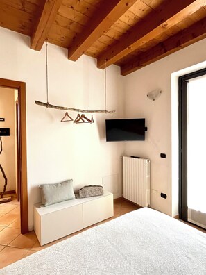 1 bedroom, bed sheets