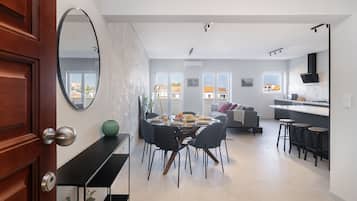 Porto | PAV 1D | Living area | Flat-screen TV