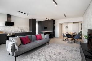 Porto | PAV 1D | Living area | Flat-screen TV - Prime Portal Gateway to Urban Wonders (Porto)
