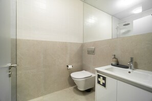 Porto | PAV 1E | Badezimmer | Haartrockner, Handtücher, Toilettenpapier