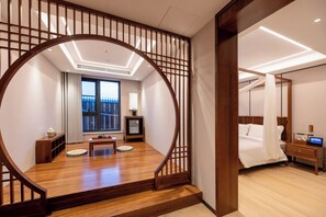 家庭双人房或双床房 | 笔记本电脑工作区