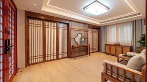 A traditional Japanese-style room with sliding doors, a wooden console table, and a sofa. - fuxueqiuguojiudian (Beijing)