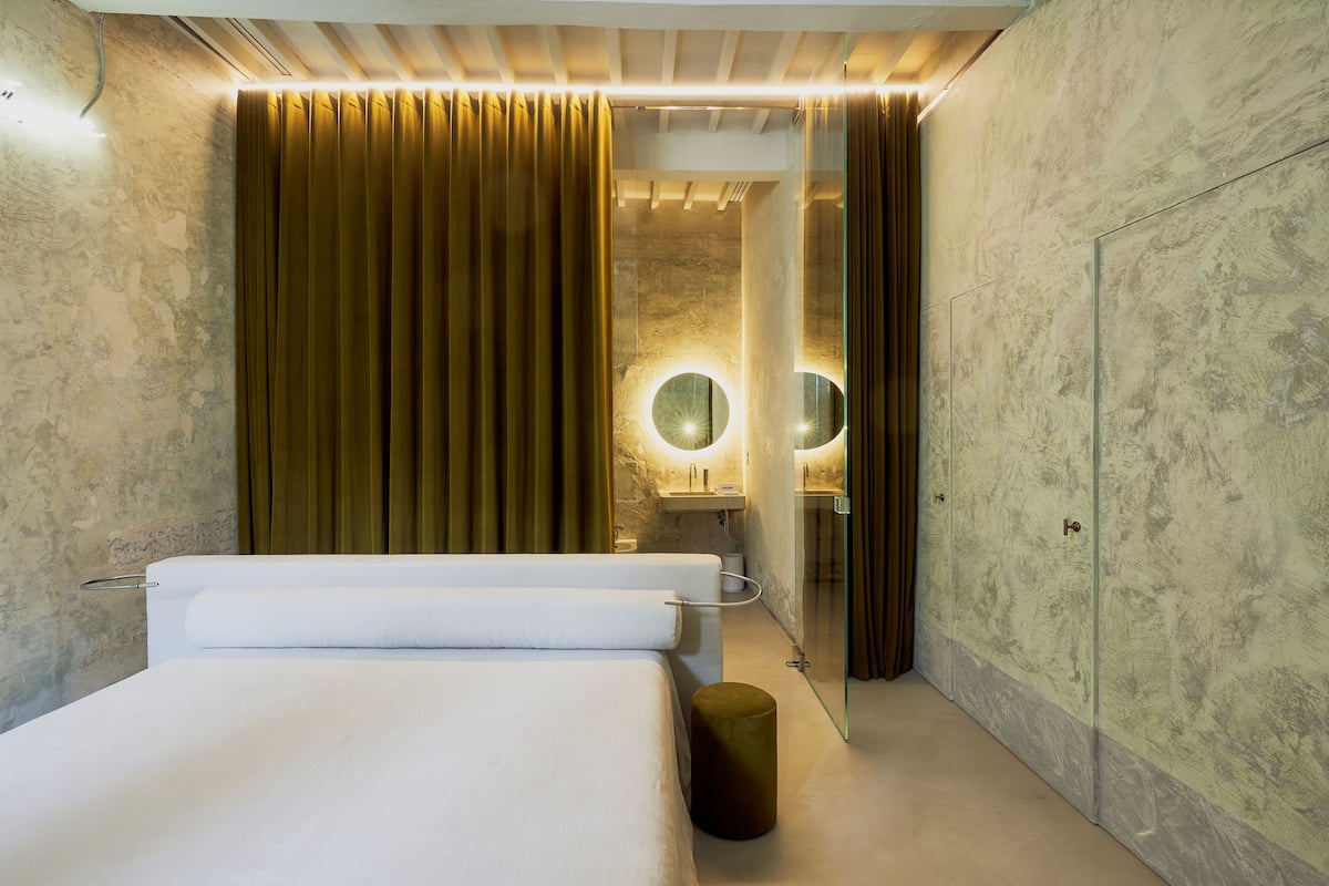 Superior Room, 1 King Bed