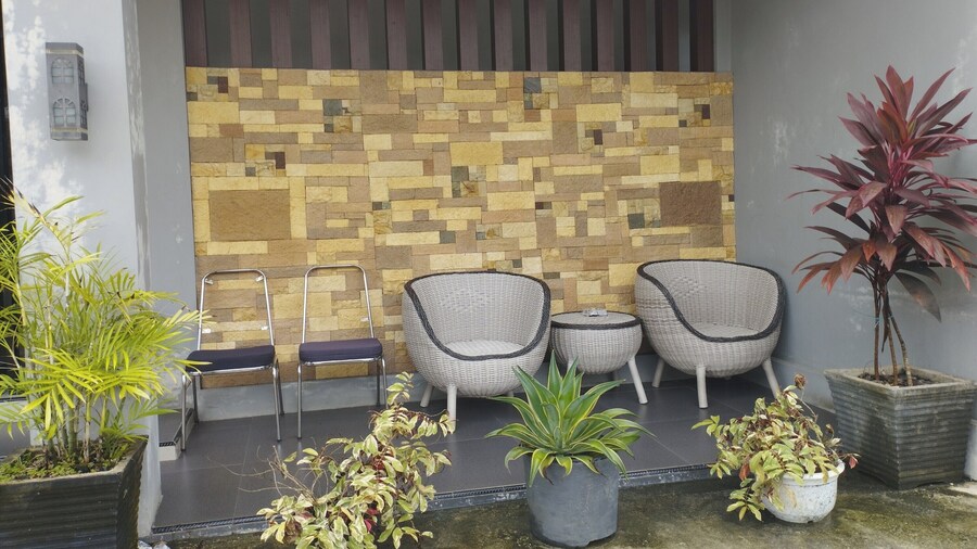 Hotel O Azwa Gh Katingan Near Lapangan Sepak Bola Pegatan Hilir