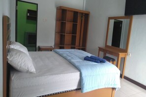 Standard Double Room | Free WiFi, bed sheets - Hotel O Azwa Gh Katingan Near Lapangan Sepak Bola Pegatan Hilir (Pegatan Hilir)