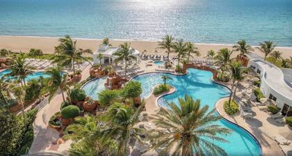 Deluxe Studio, Balcony Bay View, Amazing Pool