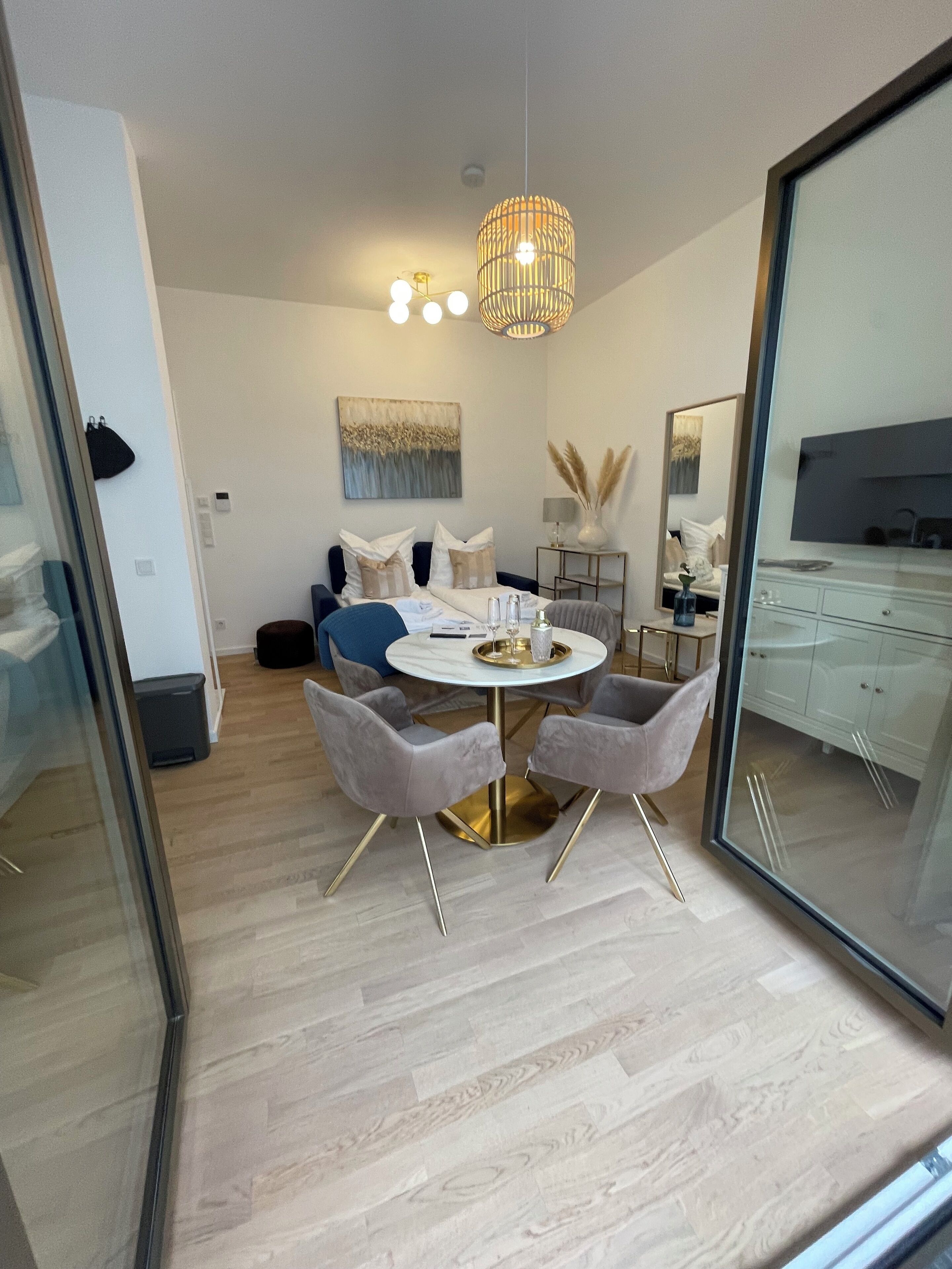 Luksus-studiosuite, 1 soverom, terrasse | Sengetøy av topp kvalitet, individuelt dekorert og individuelt innredet