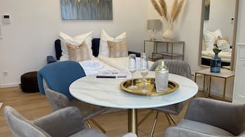 Luxury-Studiosuite, 1 Schlafzimmer, Terrasse | Hochwertige Bettwaren, individuell dekoriert, individuell eingerichtet