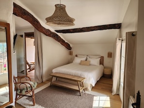 Deluxe Double Room, Valley View | Premium bedding, down comforters, pillowtop beds, blackout drapes - La Belle Histoire (Claviers)