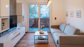 Appartement, 1 chambre, vue fleuve | Coin séjour | Chauffage par le sol