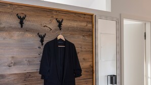 Luxury Penthouse, 2 Bedrooms, Jetted Tub, River View | Premium bedding, laptop workspace, blackout drapes, WiFi (free) - RiverVista Apartments (Bad Waltersdorf)