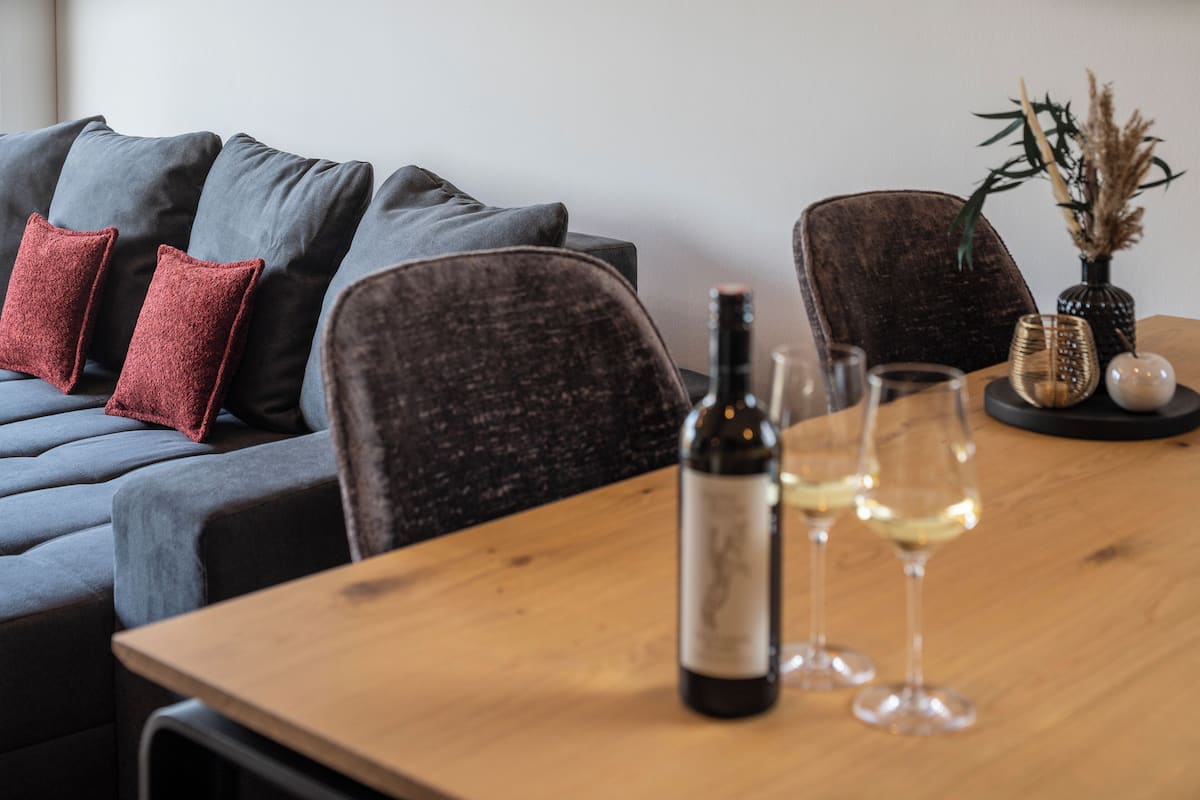 Deluxe appartement, 2 slaapkamers, uitzicht op rivier | Dineren in de kamer