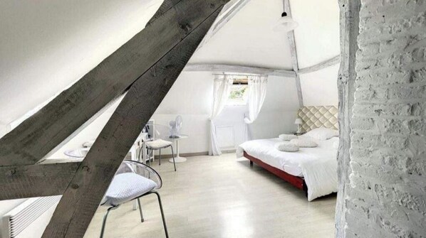 1 bedroom, bed sheets