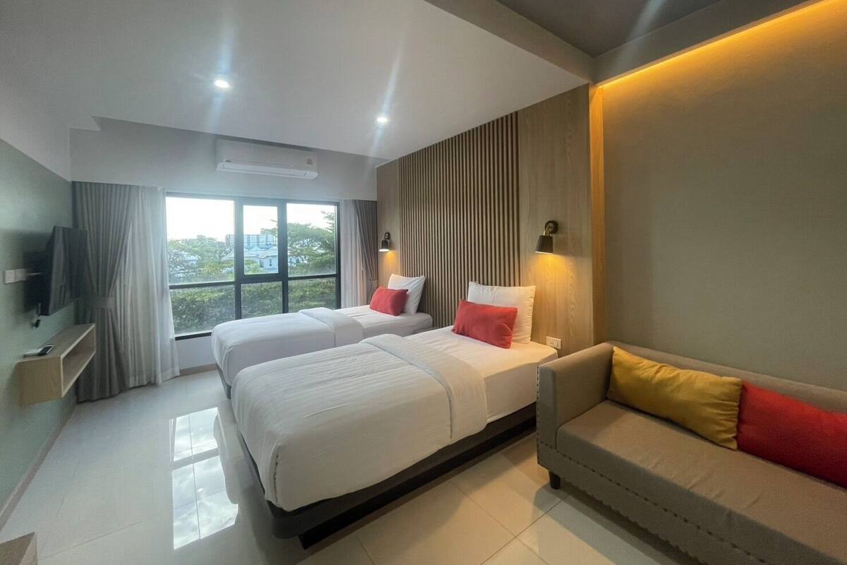 Deluxe Twin Room | Bilik Mandi | Pancuran mandi, kelengkapan dandanan diri percuma, pengering rambut