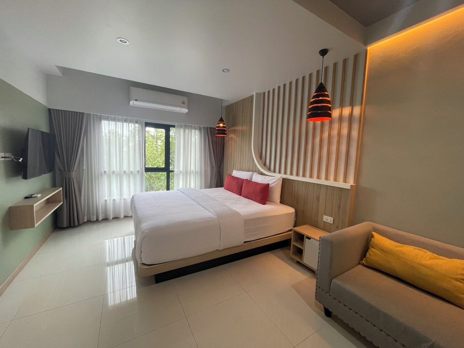 Desk, rollaway beds, free WiFi, bed sheets