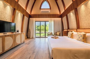 Bamboo Villa | In-room safe, individually furnished, desk, soundproofing