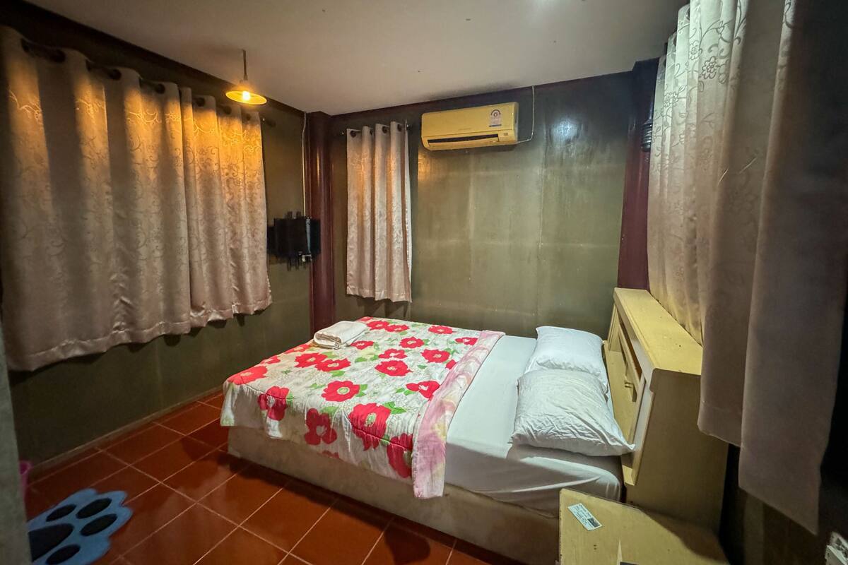 ห้องพรีเมียร์ดับเบิล | มินิบาร์, โต๊ะทำงาน, พื้นที่ทำงานแบบใช้แล็ปท็อป, ผ้าม่านกันแสง