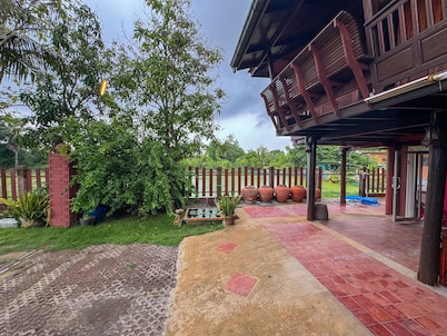 Suree Garden Resort & Karaoke