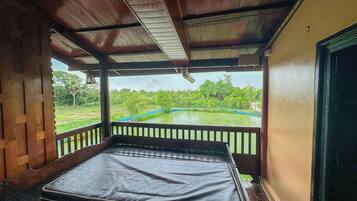 家庭客房 | 迷你吧、書桌、筆電工作空間、遮光布/窗簾