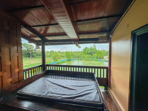 Kamar Keluarga | Minibar, meja kerja, ruang kerja ramah laptop, dan tirai kedap cahaya