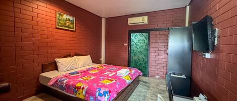 Deluxe Double Room | Minibar, desk, laptop workspace, blackout drapes