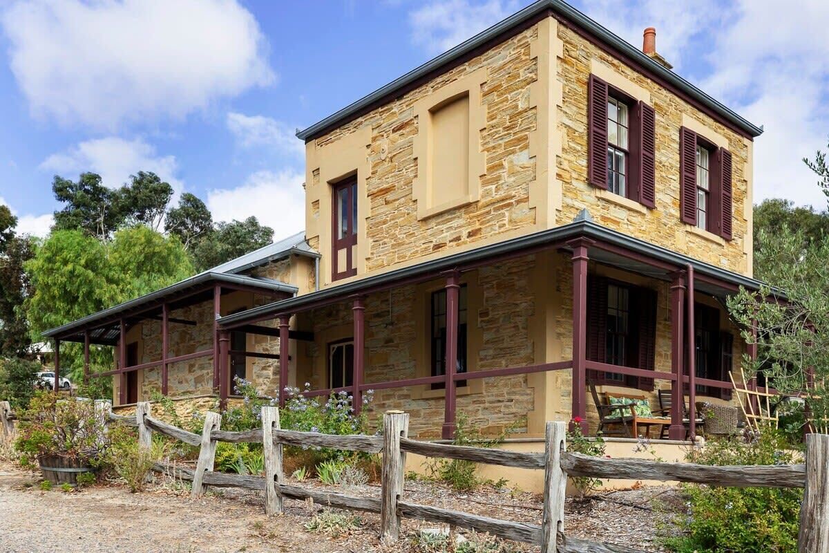 Strong Farmers Estate: Willunga Heritage Accommodation